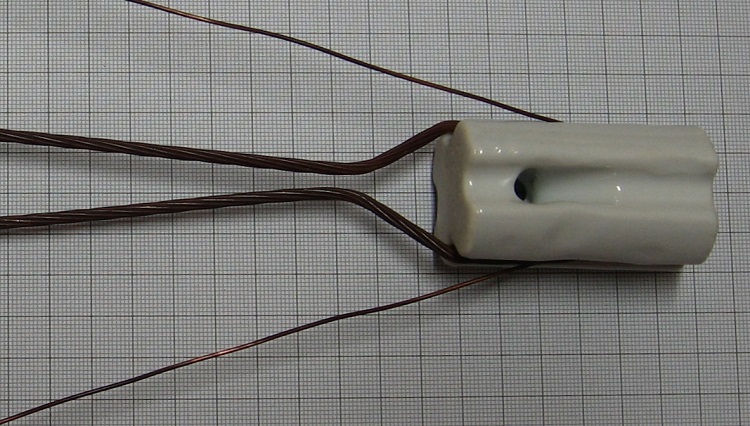 Photo#2. Form the wire so that the main antenna wire lays against the tail and feed the tie wire through. The tie wire will need to be about 2mtr long subject to the antenna wire size, The tie wire will located in the insulator so that about 400mm is presented on the tail side.